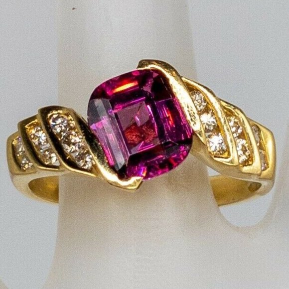 FANCY CUT PINK DIAMOND YELLOW GOLD RING